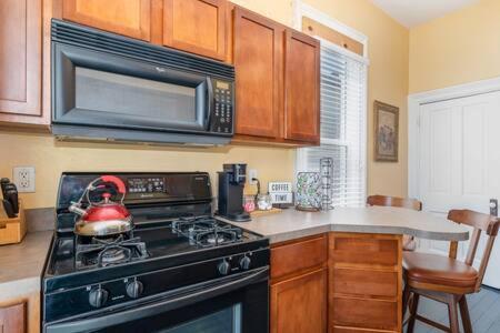 Beautiful Downstairs 1Bed 1Bth Charmer- Pet Friendly Michigan City Exteriör bild