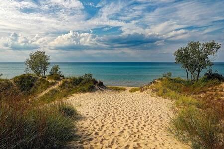 Beautiful Downstairs 1Bed 1Bth Charmer- Pet Friendly Michigan City Exteriör bild