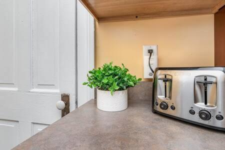 Beautiful Downstairs 1Bed 1Bth Charmer- Pet Friendly Michigan City Exteriör bild